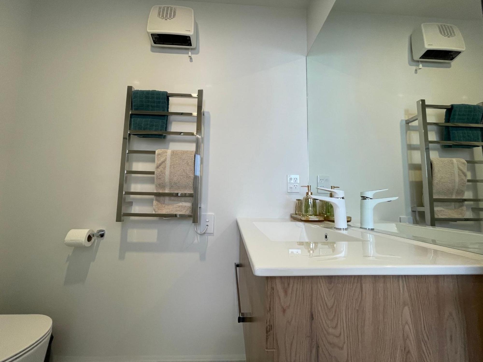 Luxury 2 Bedroom Townhouse Opposite Merivale Mall Christchurch Exterior foto