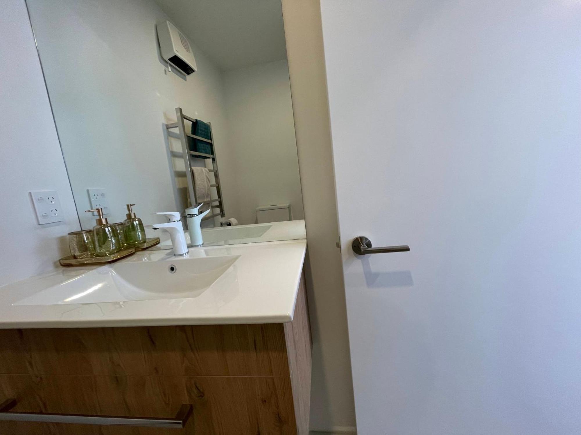 Luxury 2 Bedroom Townhouse Opposite Merivale Mall Christchurch Exterior foto