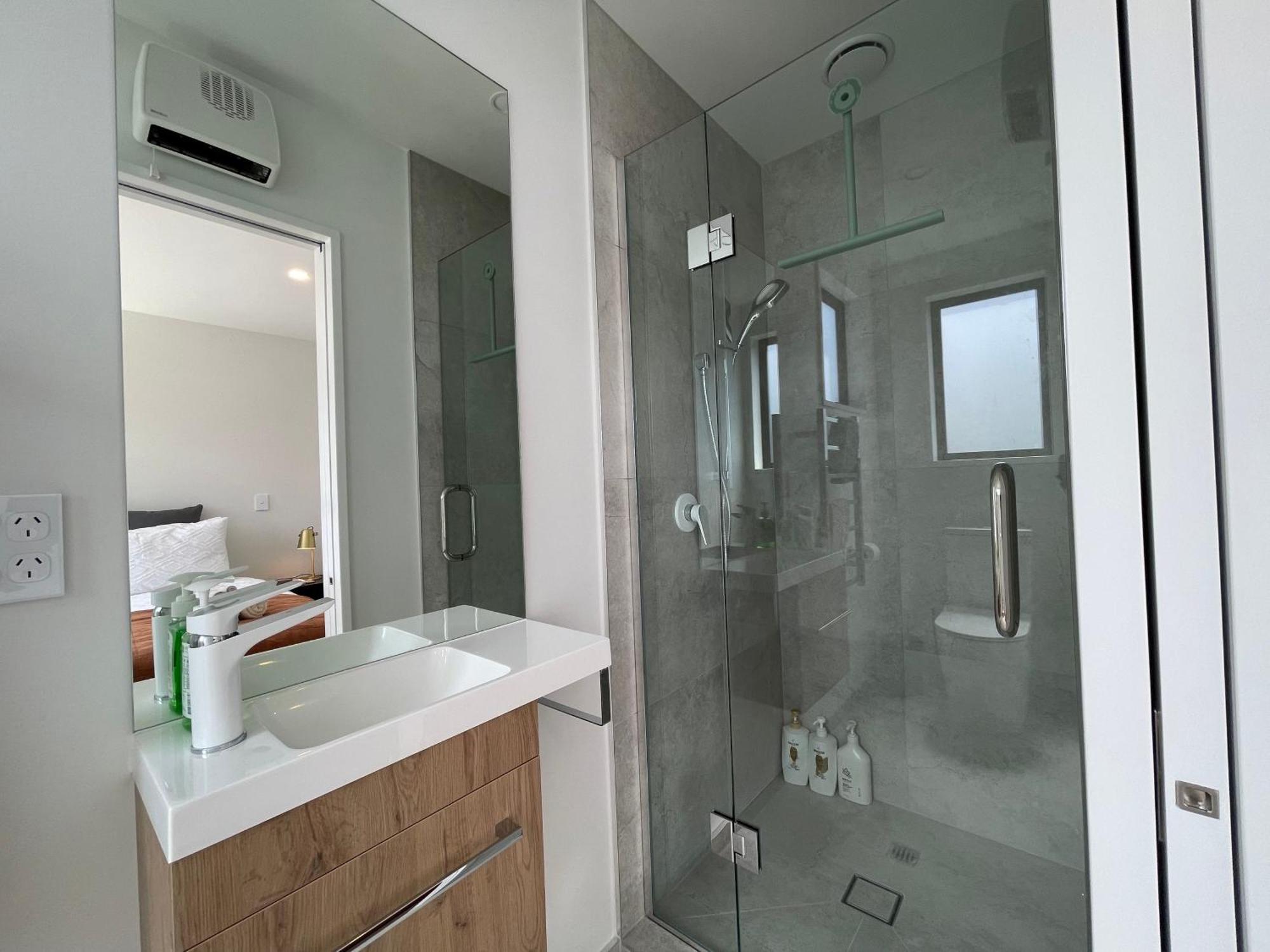 Luxury 2 Bedroom Townhouse Opposite Merivale Mall Christchurch Exterior foto