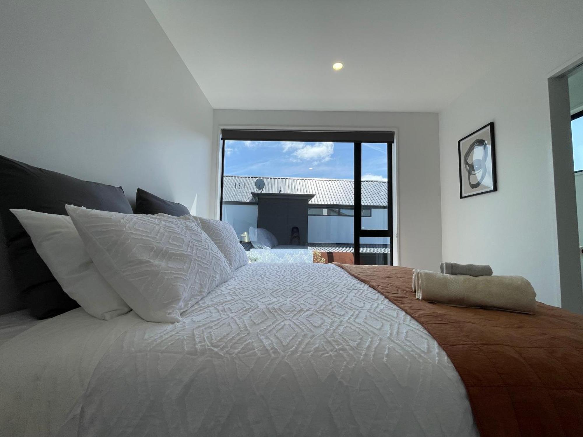 Luxury 2 Bedroom Townhouse Opposite Merivale Mall Christchurch Exterior foto